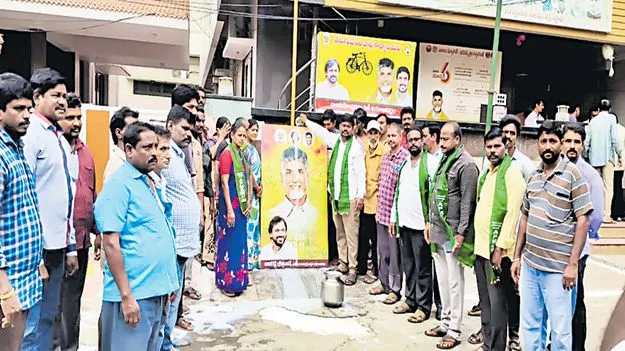 అల..ఆనంద‘పురాలు’!