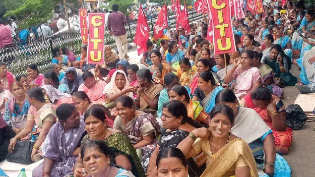 అంగనవాడీలకు ప్రభుత్వ పథకాలు అమలు చేయాలి