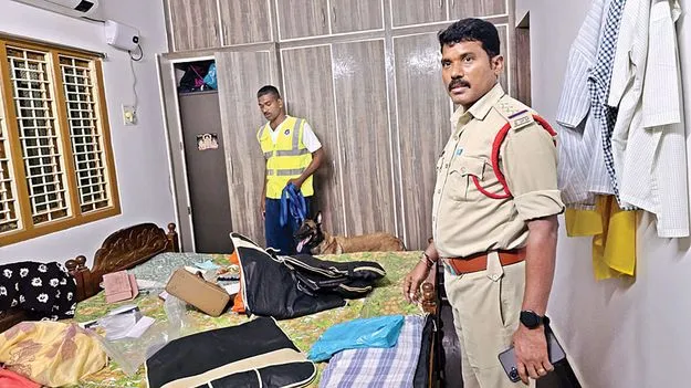    ఆత్మకూరులో పట్టపగలు  భారీ చోరీ