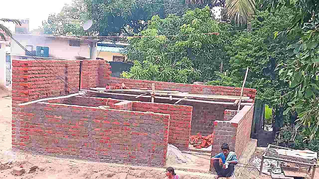 Indiramma Housing Scam: ఇందిరమ్మ ఇళ్ల నిర్మాణం పేరుతో మోసం
