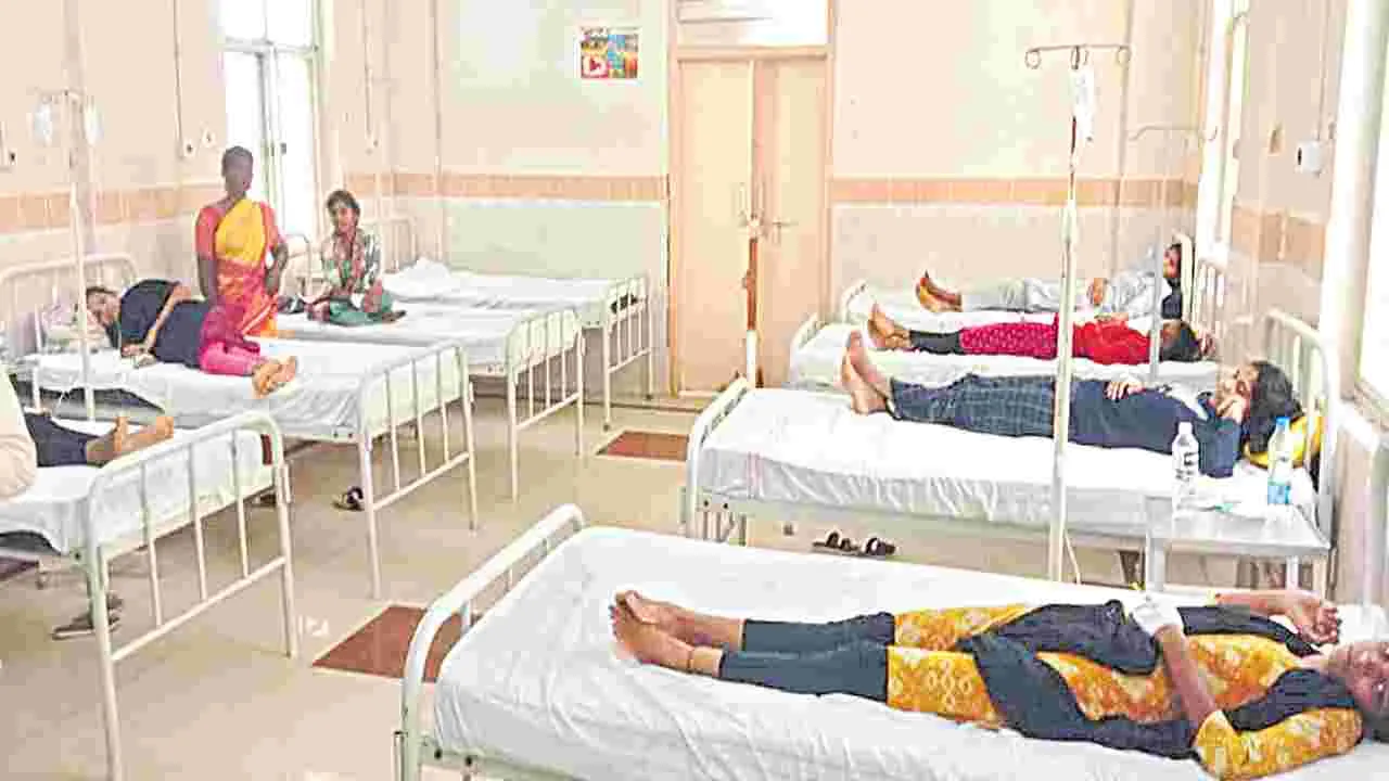 Food Poisoning: కలుషితాహారం తిని 11 మంది బాలికలకు అస్వస్థత