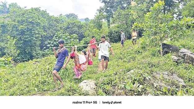 డోలీలో ఏడు కిలోమీటర్లు..