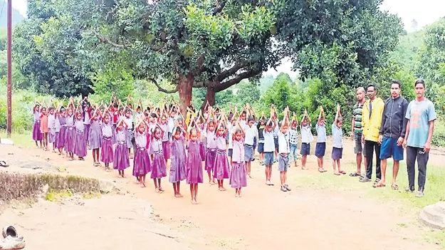 బడి తెరిపించండి.. ప్లీజ్‌