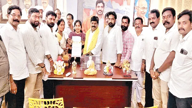  పేద కుటుంబాలకు సీఎంఆర్‌ఎఫ్‌ ఆసరా