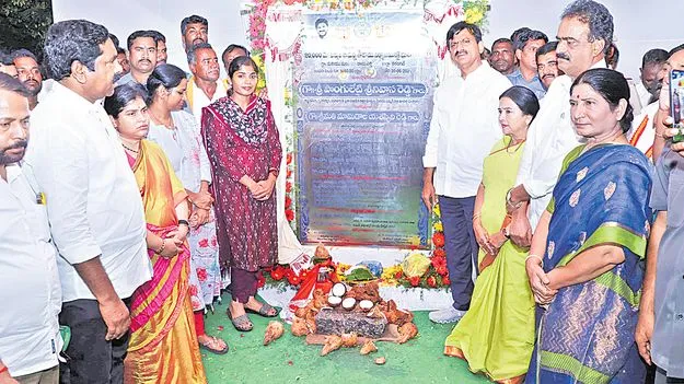 Pongileti: వడ్డీలు చెల్లిస్తూ సంక్షేమ పథకాల అమలు