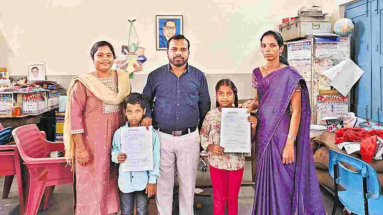 Vikarabad: ఆదర్శంగా నిలుస్తోన్న ప్రభుత్వోపాధ్యాయుడు