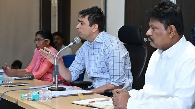 రాజకీయ ఒత్తిళ్లకు తలవంచొద్దు