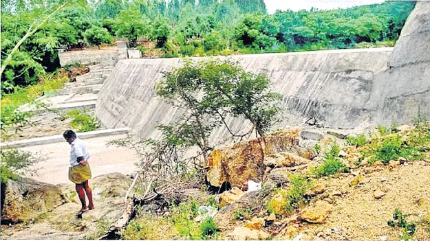 పాలారుపై రూ.53.35 కోట్లతో   17 చెక్‌ డ్యాముల పునర్నిర్మాణం