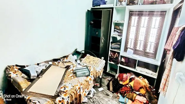  పట్టపగలే చోరీలు 