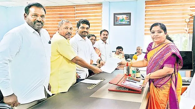 రేషన్‌ డిపోల మరమ్మతులకు నిధులు ఇవ్వండి