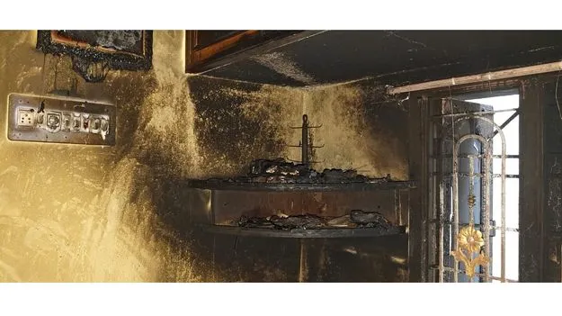 భార్యపై అనుమానంతో ఫీల్డ్‌ అసిస్టెంట్‌ ఇంటికి నిప్పు  