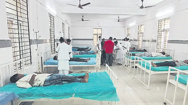 16 మంది బీసీ హాస్టల్‌   విద్యార్థులకు అస్వస్థత