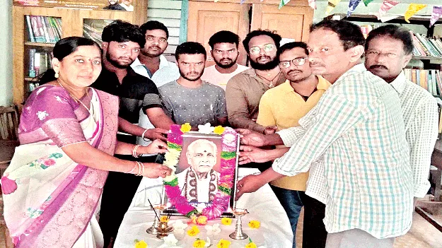 విద్యార్థి దశలోనే పఠనాశక్తి పెంచాలి