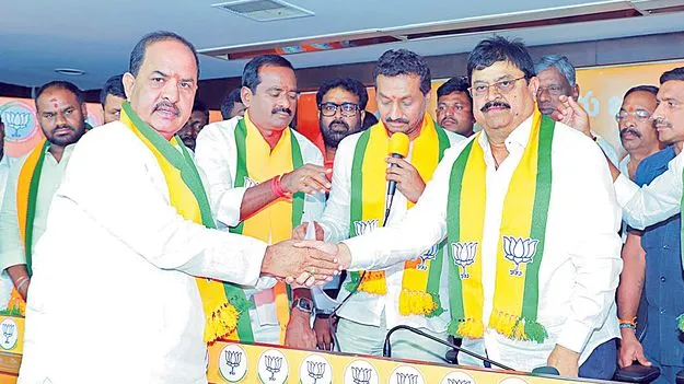 Ramchander Rao: విశ్వాసం కోల్పోయిన బీఆర్‌ఎస్‌, కాంగ్రెస్‌