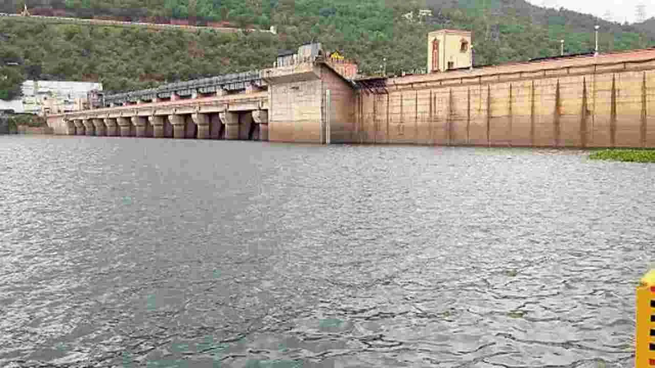Srisailam Project: శ్రీశైలానికి పోటెత్తిన వరద