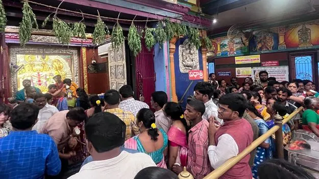 ఆలయాలకు శ్రావణ శోభ