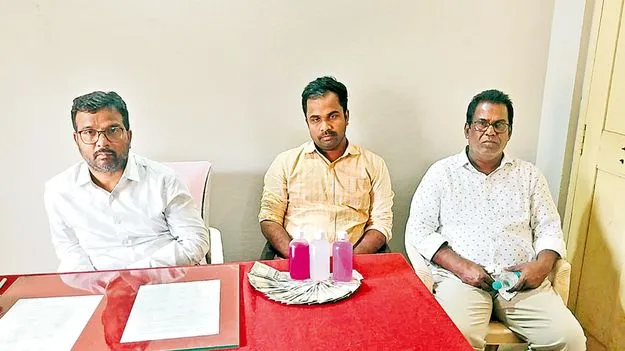 ACB: లంచం తీసుకుంటూ పట్టుబడ్డ డిప్యూటీ కలెక్టర్ అరెస్ట్