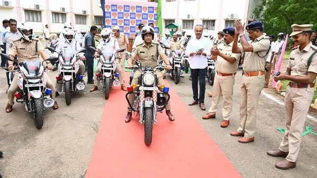 పోలీస్‌ శాఖకు కొత్త బైక్‌లు