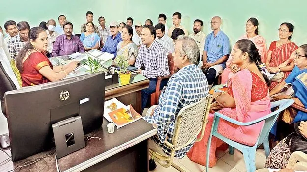 వంద మంది విద్యార్థులు ఉండాలి 