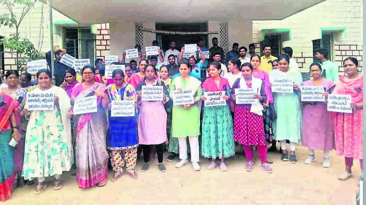 EMPLOYEES: ప్రమోషన్లు ఇచ్చి బదిలీలు చేపట్టాలి