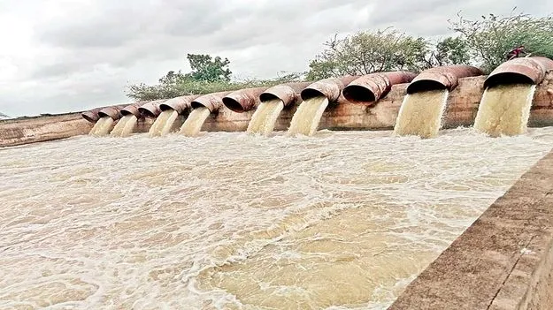 8 పంపుల ద్వారా హంద్రీనీవాకు నీటి విడుదల