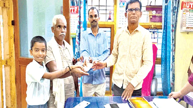  ఒకరి సొమ్ము మరొకరి ఖాతాలోకి..