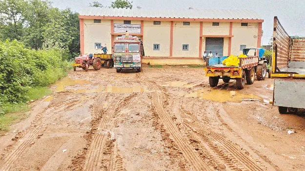 Six kilos of rice stolen ఆరేడు కిలోలు హాంఫట్‌!