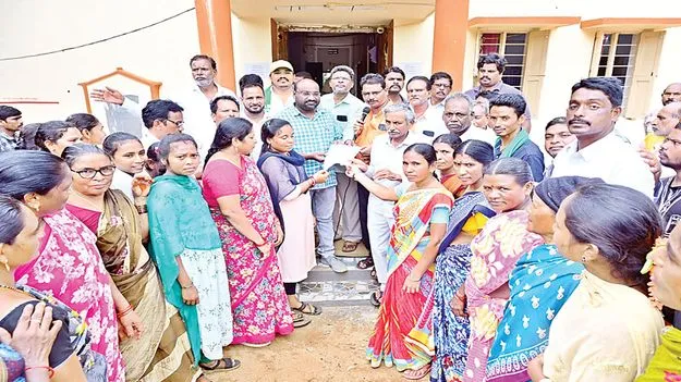 మాకు న్యాయం చేయండి