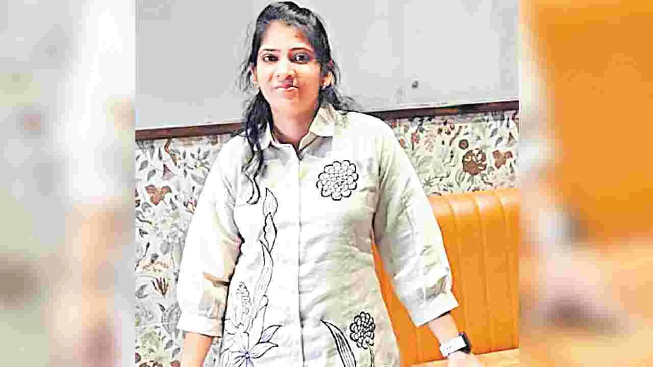 Khammam: వేధింపులతో రైల్వే ఎస్సై భార్య ఆత్మహత్య
