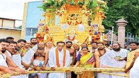 స్వర్ణరథంపై ఆది దంపతులు