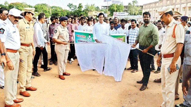 డ్రగ్స్‌కు బానిస కావొద్దు  