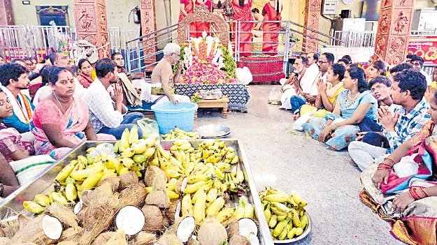 వాడపల్లి వెంకన్న ఆదాయం రూ.2.66 లక్షలు