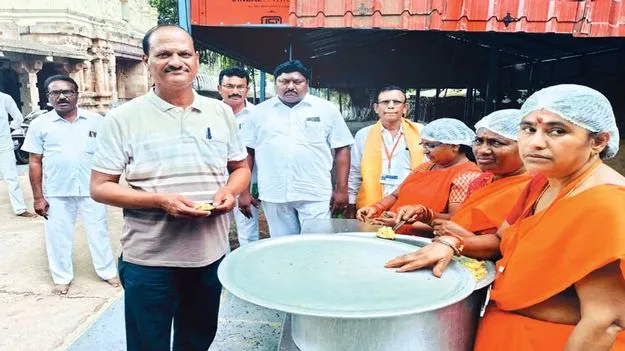 ఇక నుంచి ఉచిత ప్రసాదం