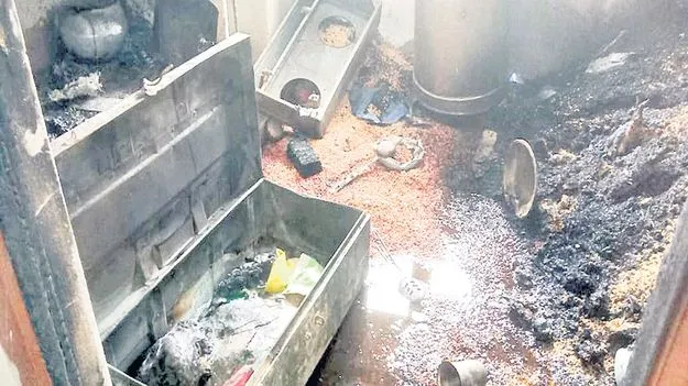 వంట గ్యాస్‌ లీక్‌తో మంటలు