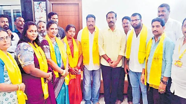 అనపర్తిలో వైసీపీకి షాక్‌