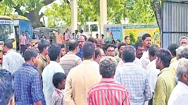 మా పిల్లలు ప్రైవేటు స్కూల్‌కి రారు!