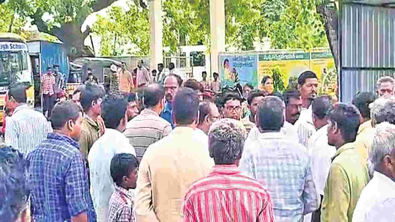 మా పిల్లలు ప్రైవేటు స్కూల్‌కి రారు!