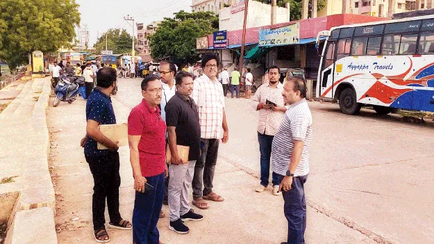 అభివృద్ధి పనులను వేగవంతం చేయాలి