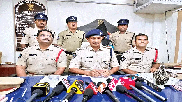 మందలిస్తున్నాడని చంపేశాడు..