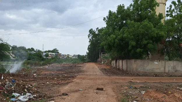 పంచాయతీని శుభ్రపరిచిన అధికారులు