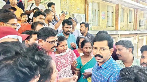 ఉచిత విద్యకు కొర్రీలు..!