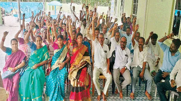 అనుమతులివ్వకుంటే ఎస్టీ కమిషన్‌ను ఆశ్రయిస్తాం