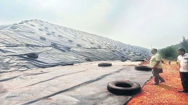 ఫార్మాసిటీలో  వ్యర్థాల గుట్టలు