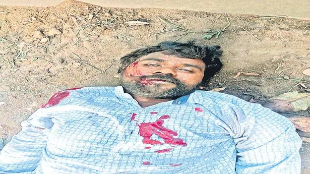 డివైడర్‌ను ఢీకొన్న బైక్‌