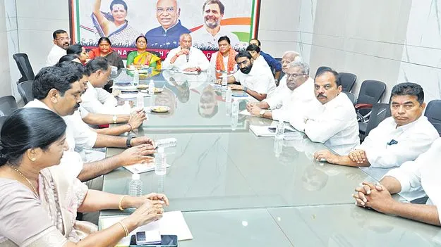 Congress: ఓరుగల్లుపై కాంగ్రెస్ ముఖ్య నేతల భేటీ