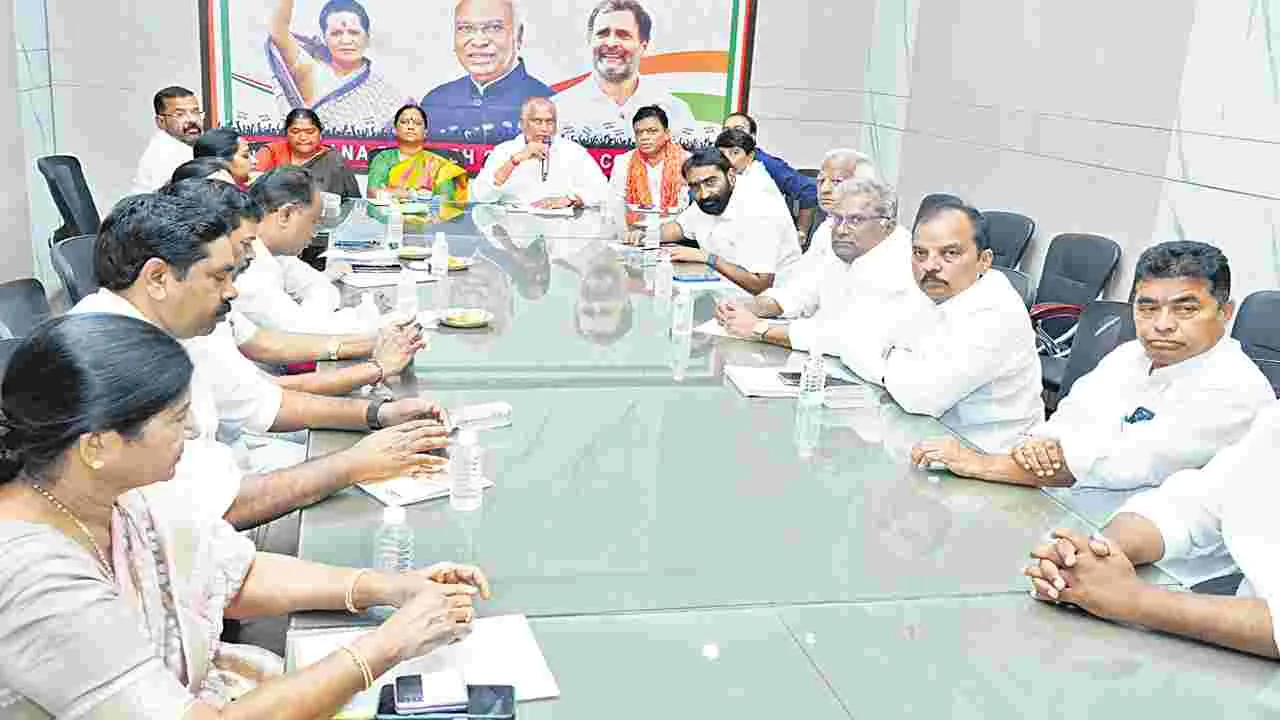 Congress: ఓరుగల్లుపై కాంగ్రెస్‌ ముఖ్య నేతల భేటీ