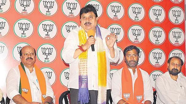 Ramchander Rao: యూరియా బ్లాక్‌ మార్కెటింగ్‌ నియంత్రణలో సర్కారు విఫలం