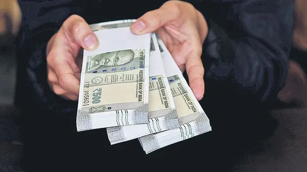 రోడ్డు నిర్మించకుండానే బిల్లుల మంజూరు!