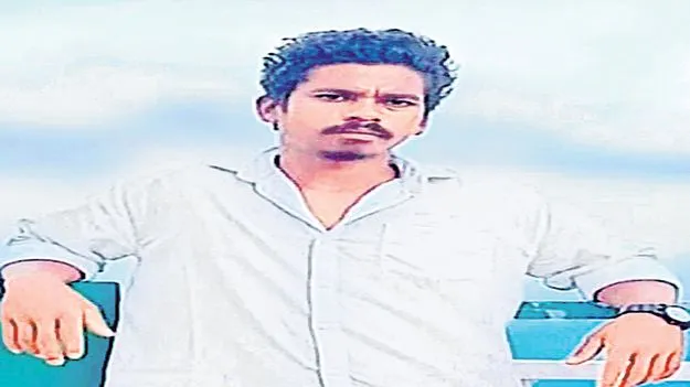 రోడ్డు ప్రమాదంలో గిరిజనుడి మృతి