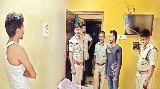  లాడ్జీల్లో తనిఖీలు 